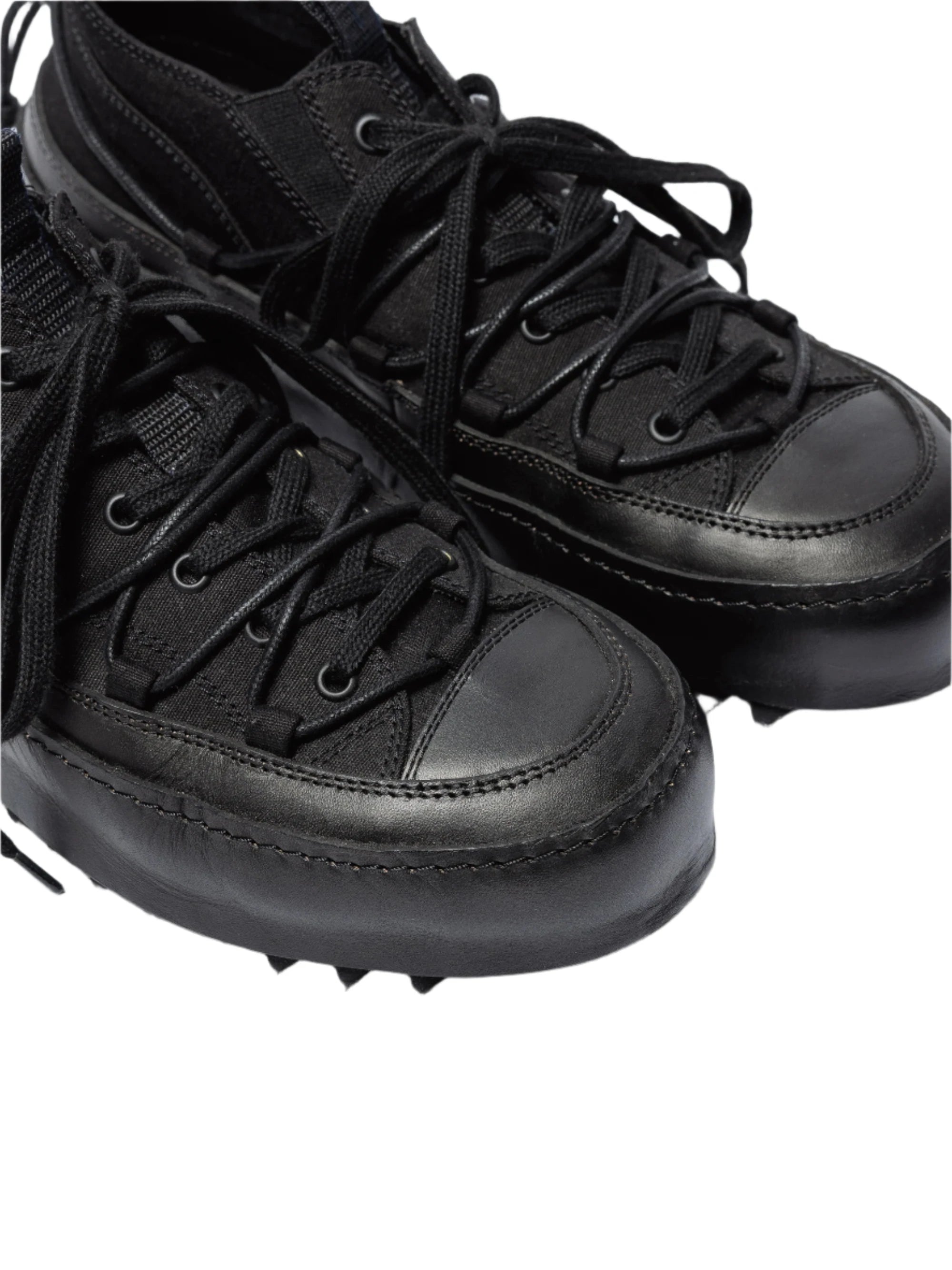 The Viridi-Anne Double Lace-up Shark Sneakers Black